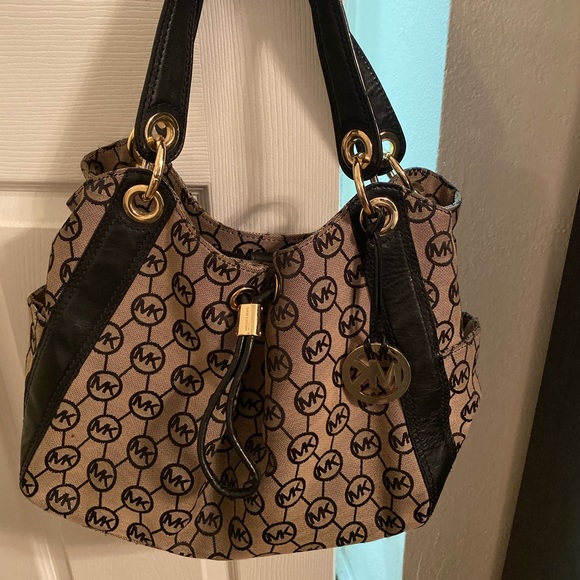 Michael Kors purse - Picture 1 of 6